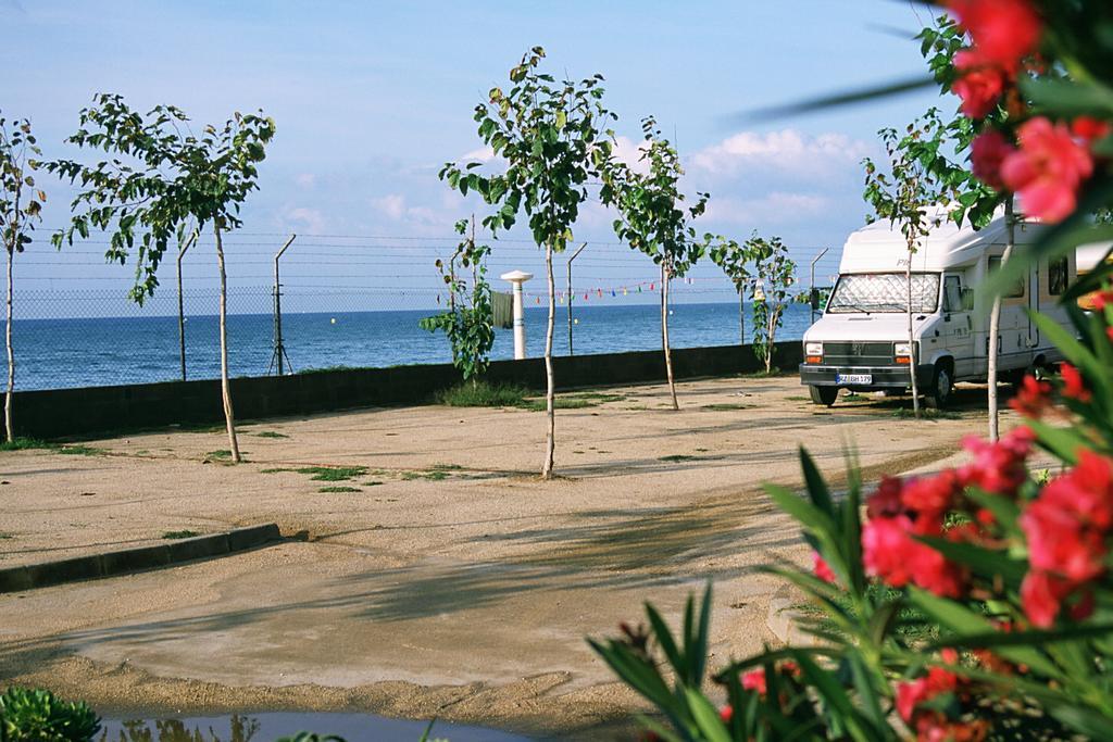 Camping Senia Caballo De Mar Пинеда де Мар Екстериор снимка