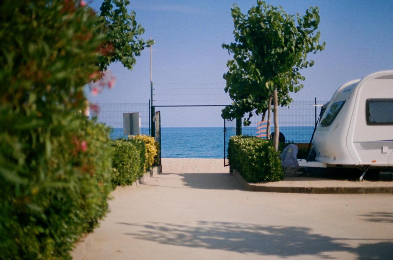 Camping Senia Caballo De Mar Пинеда де Мар Екстериор снимка